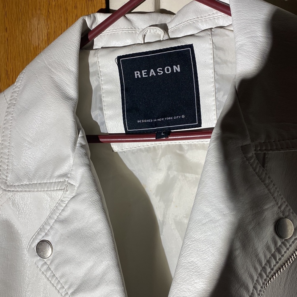 White reason jacket - Picture 2 of 5